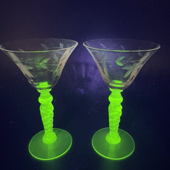 Vintage Uranium Stemware Glasses Cups Clear Etched UV Glowing Cups Barware Set 3 - Picture 4 of 16